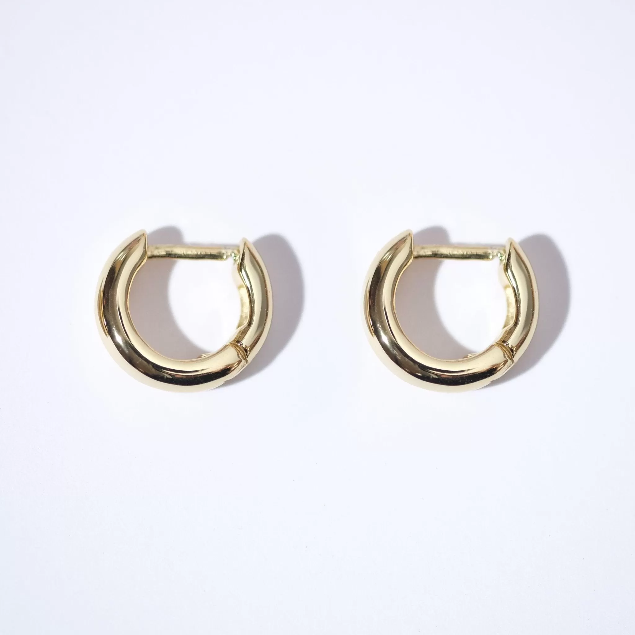 Fine Essentials - Classic chunky huggie hoop earrings