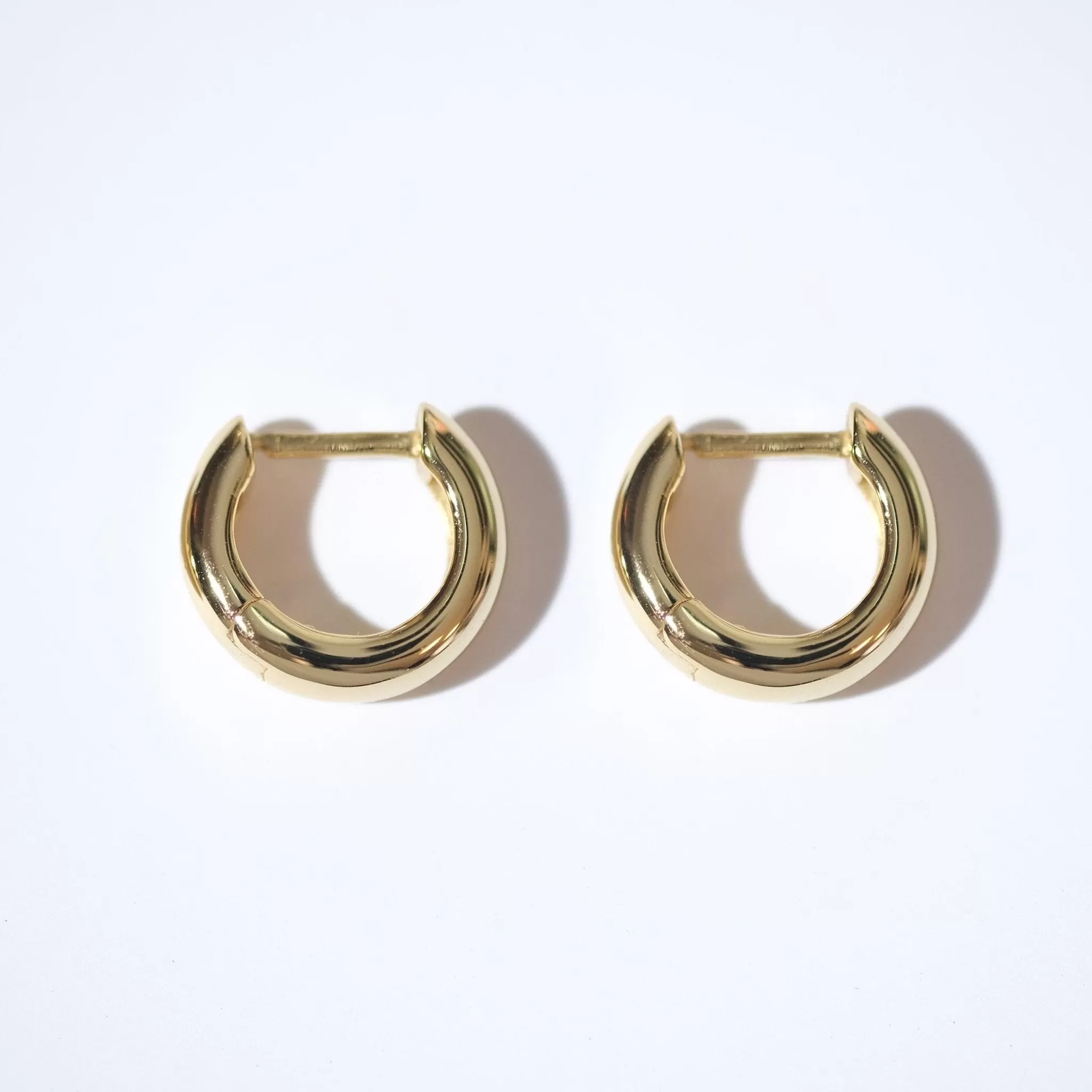 Fine Essentials - Classic chunky huggie hoop earrings