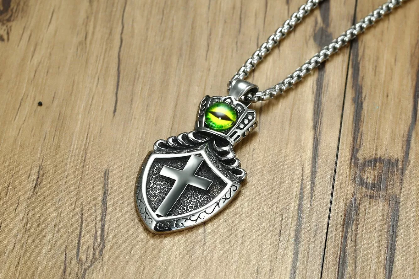 Green Eye Stone Crown Shield Pendant Silver Necklace